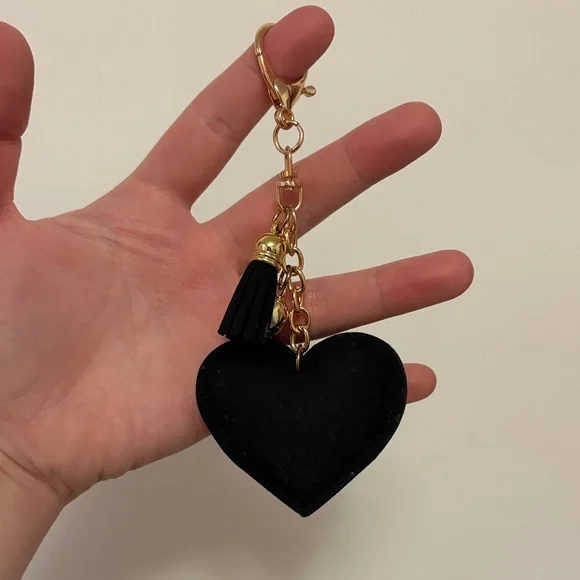 Elegant Black Heart Keychain with Gold Accents - Picture 4 of 4